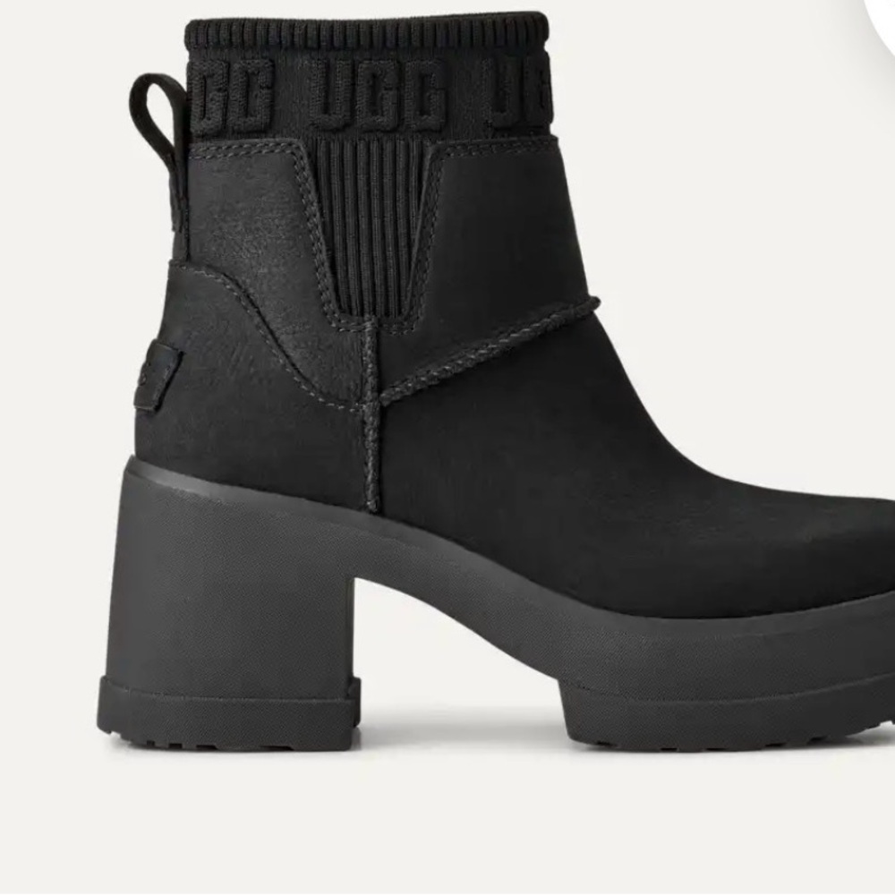 UGG Women's Moxy Brooklyn Chelsea Boots size 10